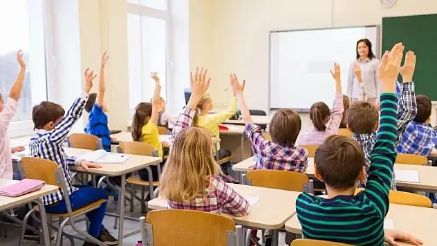 Okullarda serbest kıyafet dönemi bitiyor!