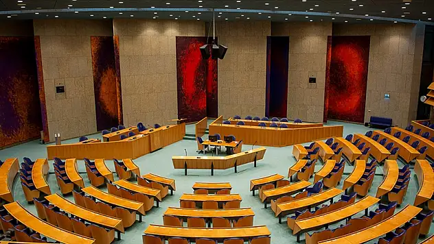 ollanda'da Dışişleri Bakanı ve NSC'li bakanlar istifa etti