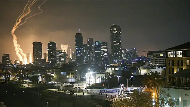 Ortadoğu Alarmda: İran'dan İsrail'e Balistik Füze Yağmuru!