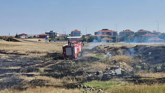 Örtü yangını korkuttu