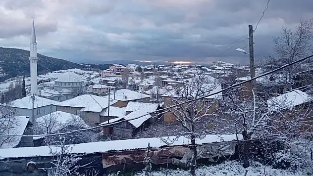 Osmaneli'ye yılın ilk karı düştü