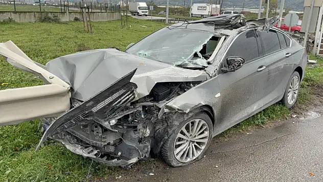 otomobil kamyonete çarpıp kaza kaza yaptı