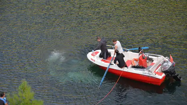 Otomobil Kızılırmak'a uçtu, anne ve çocuğu yaşamını yitirdi
