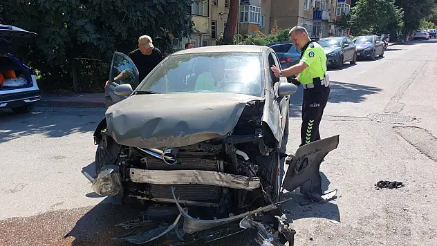 Otomobile yandan çarptı 1 kişi yaralandı