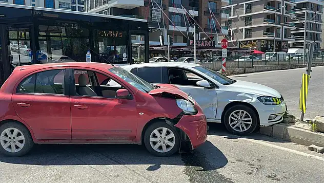 Otomobiller çarpıştı: 1 yaralı
