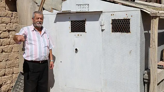 Paha biçemediği güvercinlerini bakın nasıl koruyor