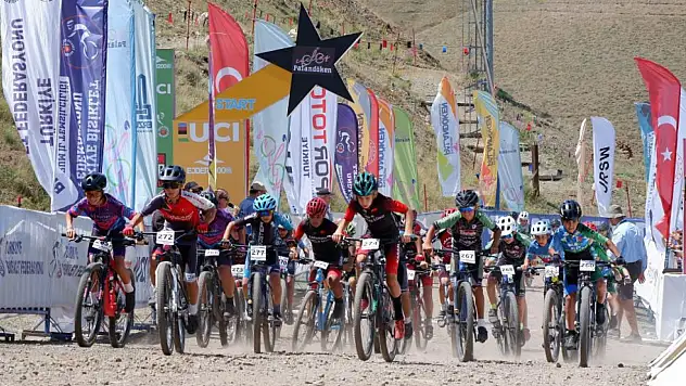 Palandöken'in zirvesinde pedal çevirdiler