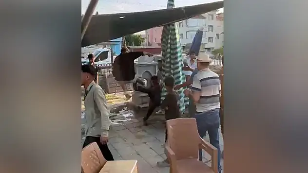 Pazar yerinde darbedilen genç kanlar içinde kaldı