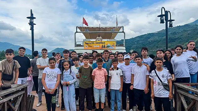 Petek genç kamp ve gezi programı yoğun katılım ile sürüyor