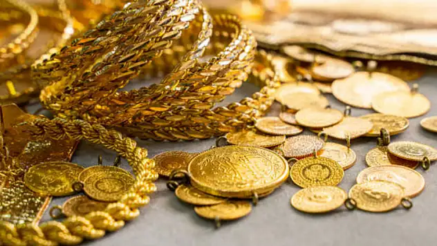 Piyasalarda Denge Arayışı: Altın Yükseliyor, Borsa Geriliyor