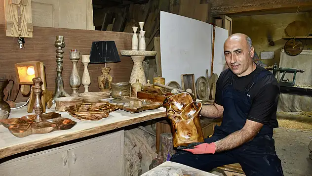 Polis Memuru Kaçar, Stresi Torna Tezgahında Atıyor