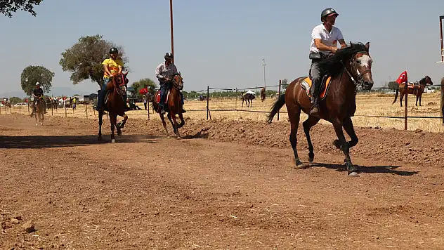 Rahvan At Yarışları yoğun katılımla gerçekleşti
