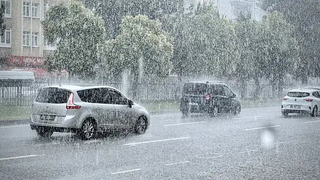 Sağanak yağış hayatı olumsuz etkiledi