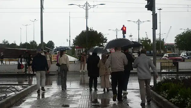 Sağanak yağış hayatı olumsuz etkiledi