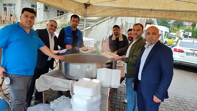 Salıpazarı'nda ahilik pilavı ikramı