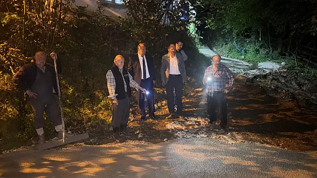 Salıpazarı'nda gece mesaisiyle beton yol çalışması