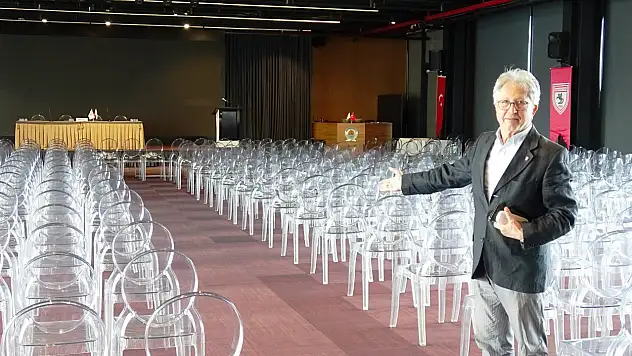 Salonda sadece 2 üye vardı