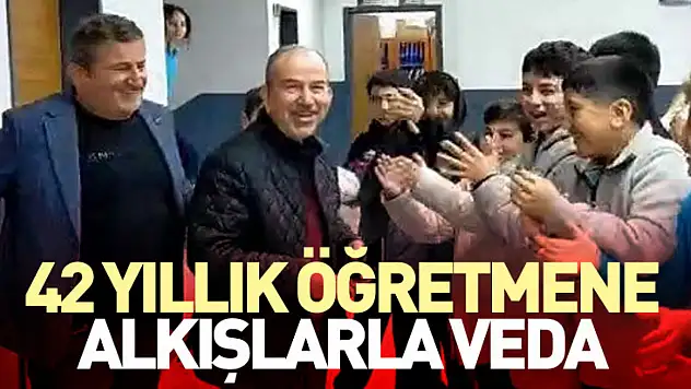 Samsun'da 42 Yıllık Öğretmene Alkışlarla Veda