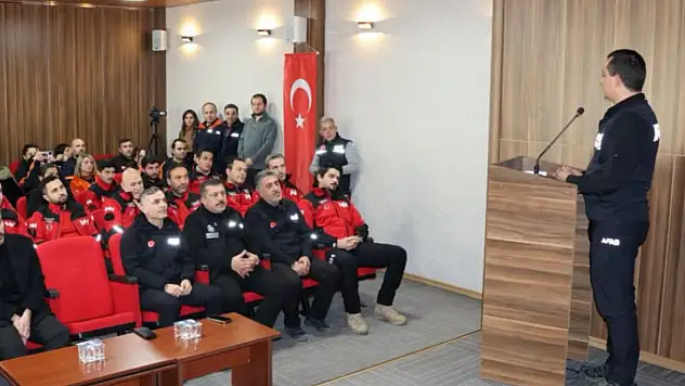 Samsun'da arama kurtarma ekiplerine akreditasyon armaları verildi