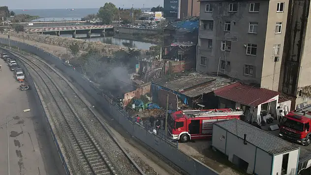 Samsun'da Bir Depo Alevlere Teslim Oldu