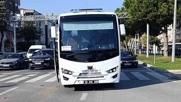 Samsun'da cezaevi aracı ile otomobil çarpıştı