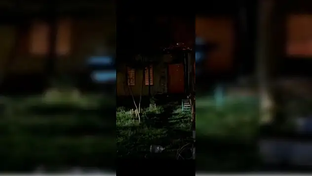 Samsun'da eski ev alevlere teslim oldu