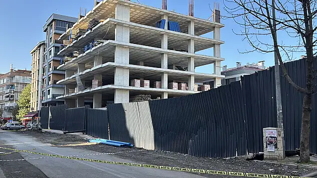 Samsun'da istinat duvarı çökme tehlikesi nedeniyle cadde trafiğe kapatıldı