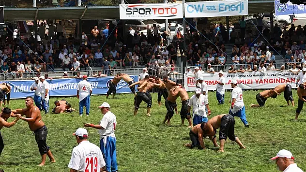 Samsun'da Kunduz Güreşleri Nefes Kesti