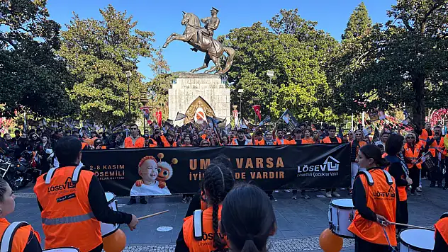Samsun'da LÖSEV farkındalık yürüyüşü düzenledi