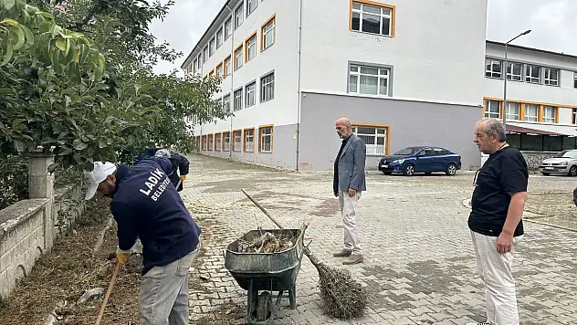 O ilçe genelinde temizlik çalışması başlatıldı