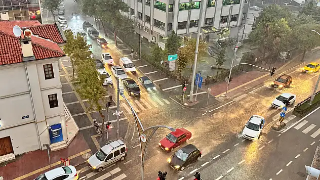 Samsun'da sağanak hayatı felç etti