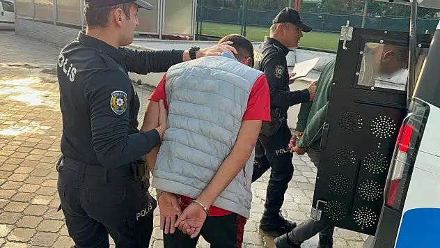 Samsun'da zorla gül satmak isteyen 2 kişi tutuklandı