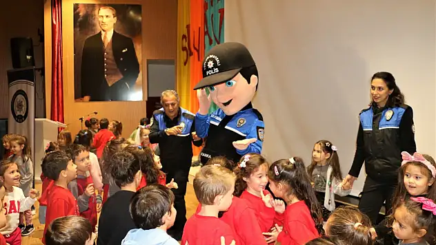 Samsun Polisi'nden Öğrencilere Güvenli Yaşam Eğitimi