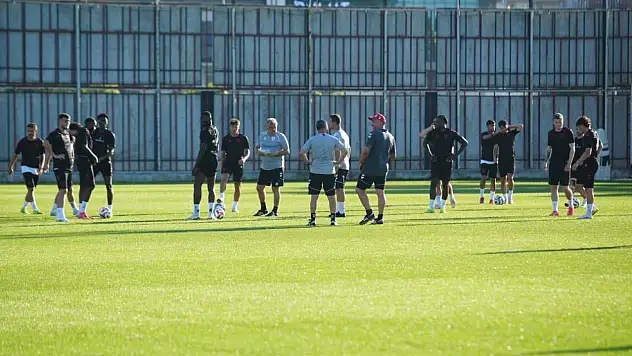 Samsunspor günde çift antrenmanla hazırlanıyor