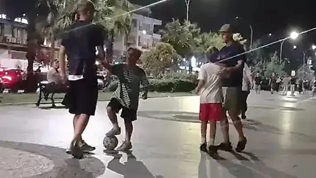 Samsunspor'un Yıldızları sahile indi: Atakum'da çocuklarla futbol keyfi!