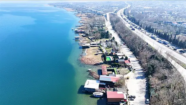 Sapanca Gölünde kaçak yapılar yıkılacak