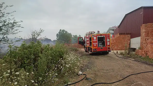 Sazlık alanda çıkan yangın korkuttu