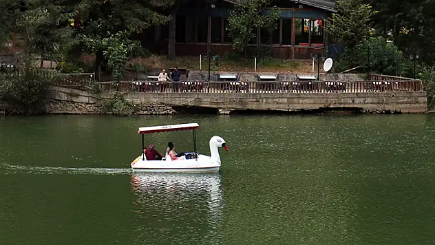 Sera Gölü'nde turizm hareketliliği yaşanıyor