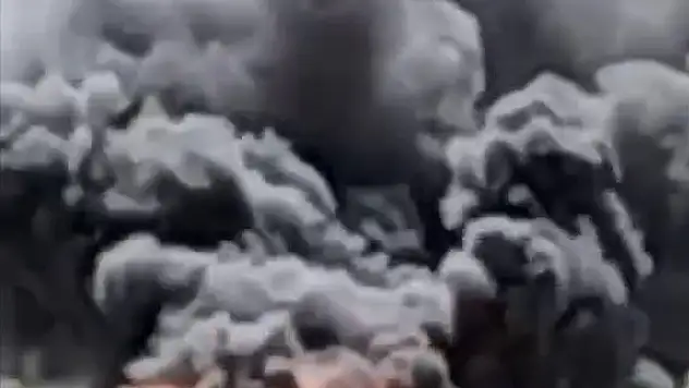 Seyir halindeki otomobil alev aldı