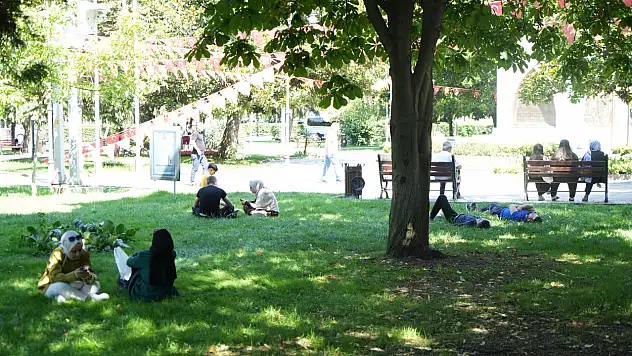 Sıcaklık 33 dereceyi aştı