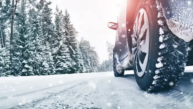 Sinop ve Kastamonu'da kar, 286 köy yolunu ulaşıma kapattı