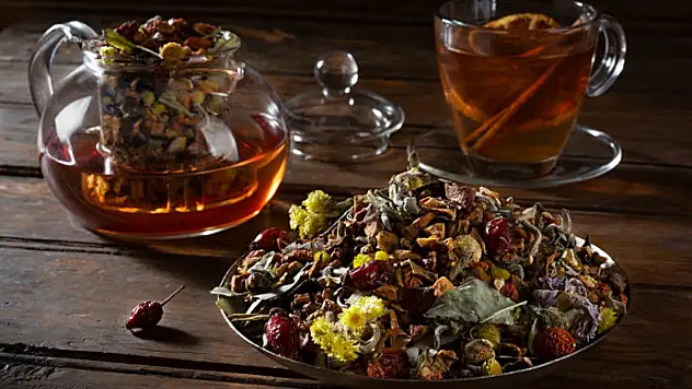 Soğuk Havaların Şifası Kış Çayı Hem Isıtıyor Hem Koruyor