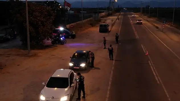 'Şok' Yol Denetiminde Aranan 2 Kişi Yakalandı