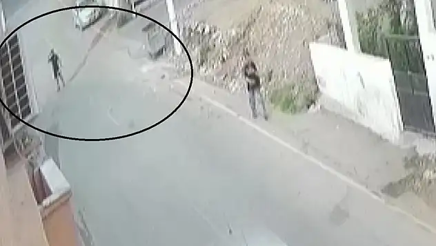 Sokak ortasında kafasına sıktı