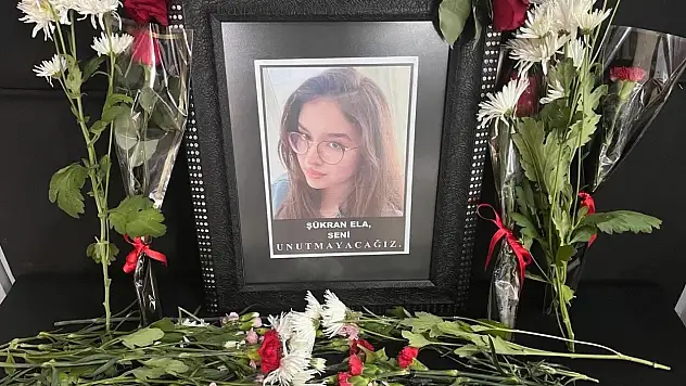 Şükran'ın sırasına arkadaşları çiçekler bıraktı