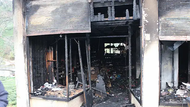 Şüpheli şahıs bakkalı ateşe verdi: 'Veresiye alamazsın' husumeti!