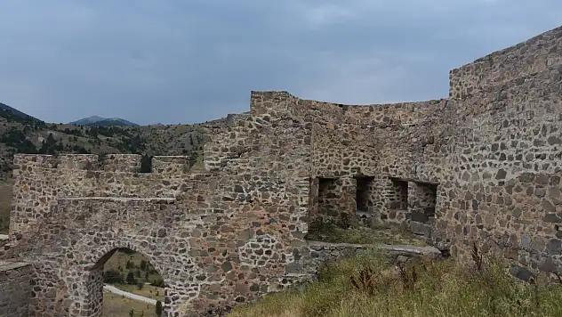 Tarihe tanıklık eden Gümüşhane kaleleri