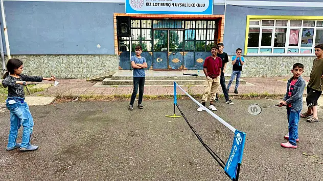 Tarım işçisi çocuklara eğitim ve eğlence bir arada