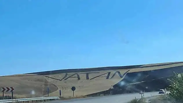 Tarlaya yazılan 'VATAN' yazısı sosyal medyada gündem oldu!