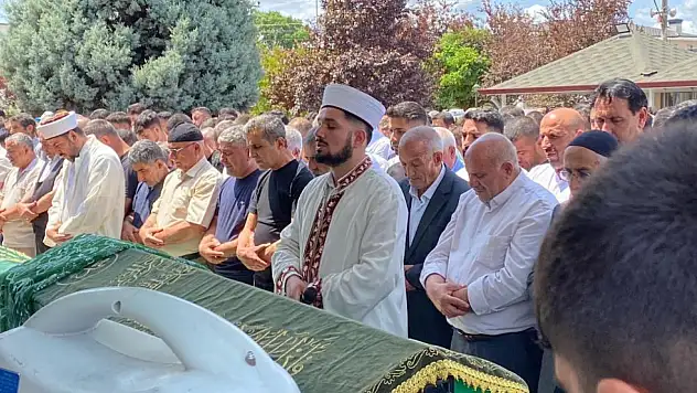 Tartıştığı yeğenlerini öldürdü